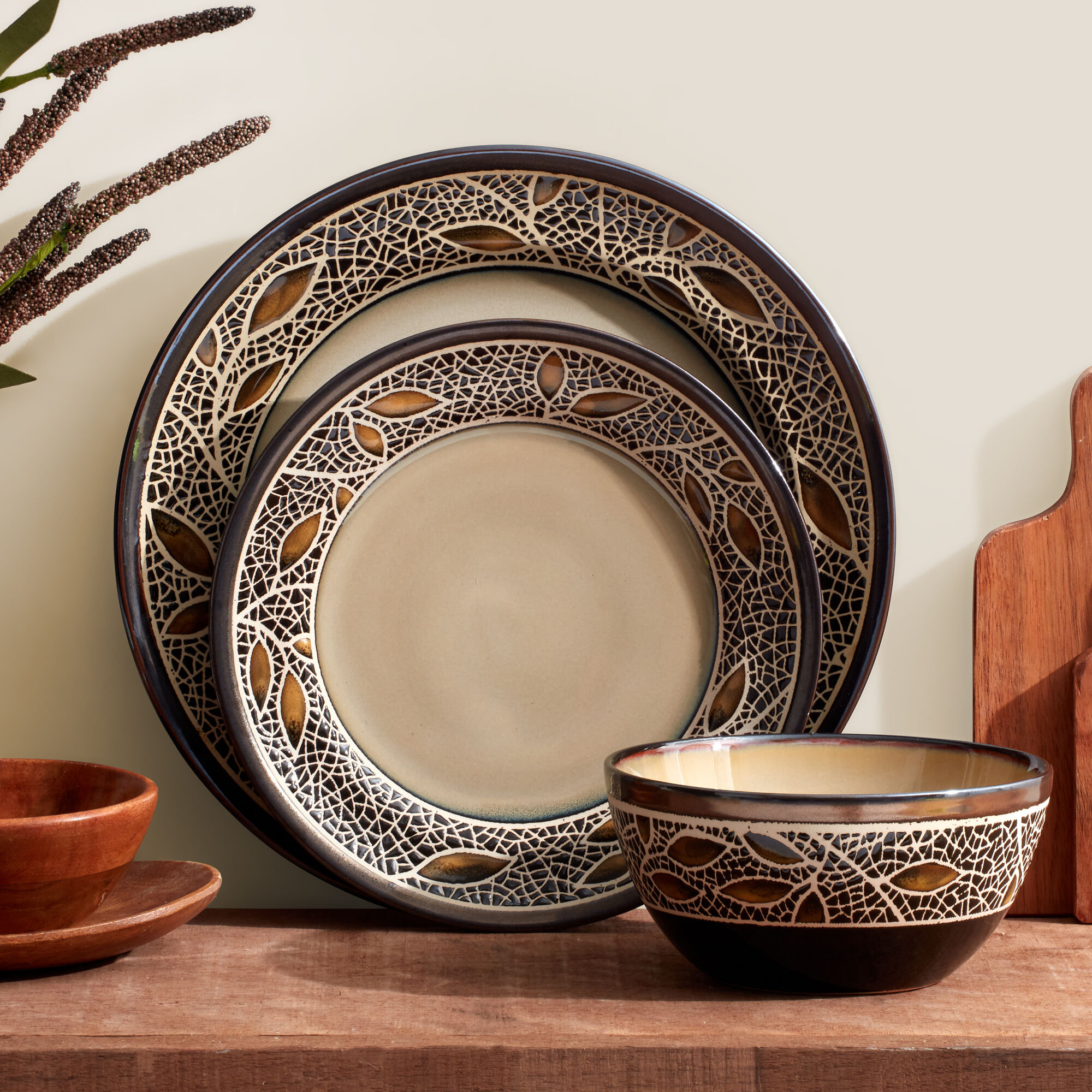 Mikasa Alexandria 16-Piece Stoneware Dinnerware Set, Service for 4